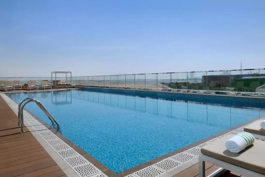 Holiday Inn & Suites